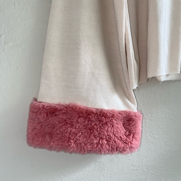 Lightweight Sweater with Faux Fur Cuffs - Picture 2 of 8